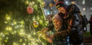 Uroczyste odpalenie światełek na choince w Gdańsku Nowym Porcie, 06.12.2024 r. (fot. Krzysztof Mystkowski / KFP)