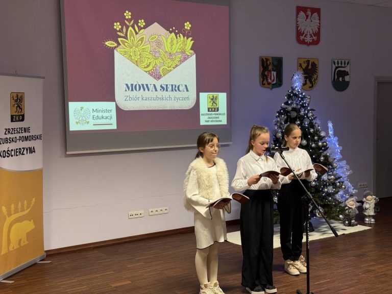 Prezentacja zbioru kaszubskich życzeń "Mòwa serca". Kościerzyna, 15.12.2025 r. (fot. Radio Gdańsk/Robert Groth)