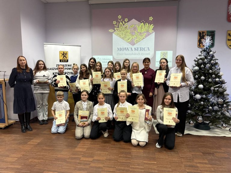 Prezentacja zbioru kaszubskich życzeń "Mòwa serca". Kościerzyna, 15.12.2025 r. (fot. Radio Gdańsk/Robert Groth)