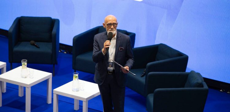 Podsekretarz stanu w ministerstwie zdrowia Tomasz Maciejewski przemawia w czasie otwarcia "Ścieżki Innowacyjnego Medyka" na Gdańskim Uniwersytecie Medycznym (fot. UCK w Gdańsku)