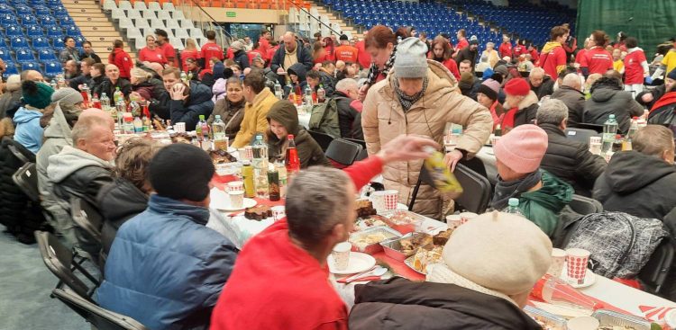 Świąteczne spotkanie dla osób samotnych i potrzebujących w Sopocie (fot. Radio Gdańsk/Marcin Lange)