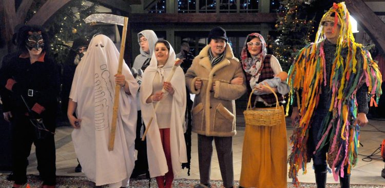 Zdjęcie archiwalne. Gwiżdże, czyli kaszubscy kolędnicy (fot. Maciej Kosycarz / KFP)