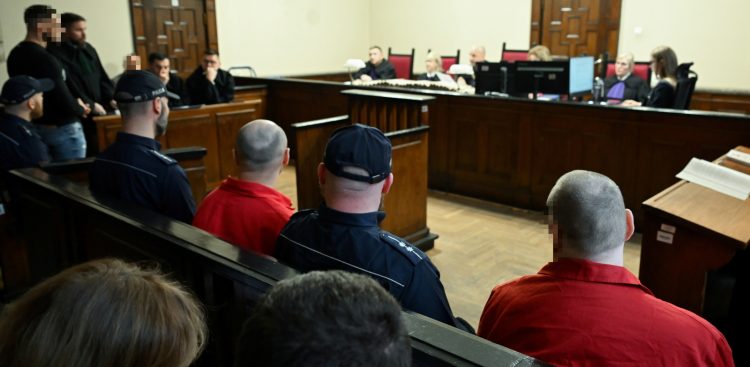 Gdańsk, 18.12.2025. Oskarżeni na sali rozpraw Sądu Okręgowego w Gdańsku (Fot. PAP/Adam Warżawa)