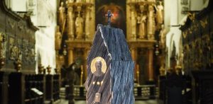 Relikwiarz świętego Mikołaja wprowadzono do bazyliki św. Mikołaja w Gdańsku (fot. Dominikanie - Gdańsk)