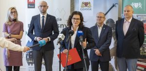 Prezydent Gdańska Aleksandra Dulkiewicz w czasie konferencji poświęconej pozyskaniu prądu z odpadów (fot. Grzegorz Mehring / gdansk.pl)