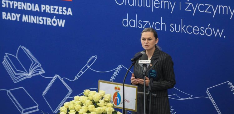Minister Edukacji Barbara Nowacka podczas uroczystości wręczenia stypendiów Prezesa Rady Ministrów oraz stypendiów Ministra Edukacji. Białystok, 12.01.2026 r. (PAP/Michał Zieliński)