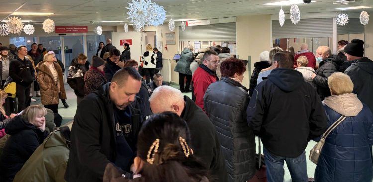 Kolejki w słupskim szpitalu (fot. Radio Gdańsk/Łukasz Kosik)