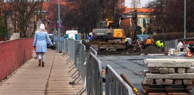 Remont Mostu Popielnego na ul. Toruńskiej na Dolnym Mieście w Gdańsku. 20.11.2025 r. (Fot. Daniel Słoboda / KFP)