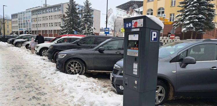 Płatny parking miejski w Kartuzach (fot. Radio Gdańsk/Sebastian Kwiatkowski)
