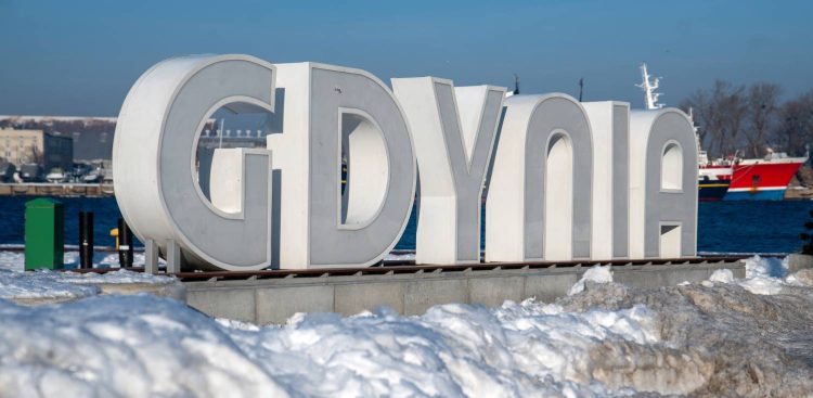 Napis "Gdynia" na Skwerze Kościuszki. 19.01.2026 r. (fot. Paweł Marcinko / KFP)