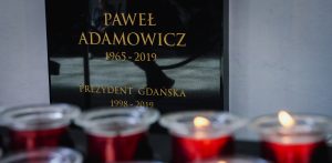 Urna z prochami Pawła Adamowicza w Bazylice Mariackiej (fot. KFP/Anna Rezulak)