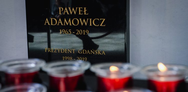 Urna z prochami Pawła Adamowicza w Bazylice Mariackiej (fot. KFP/Anna Rezulak)