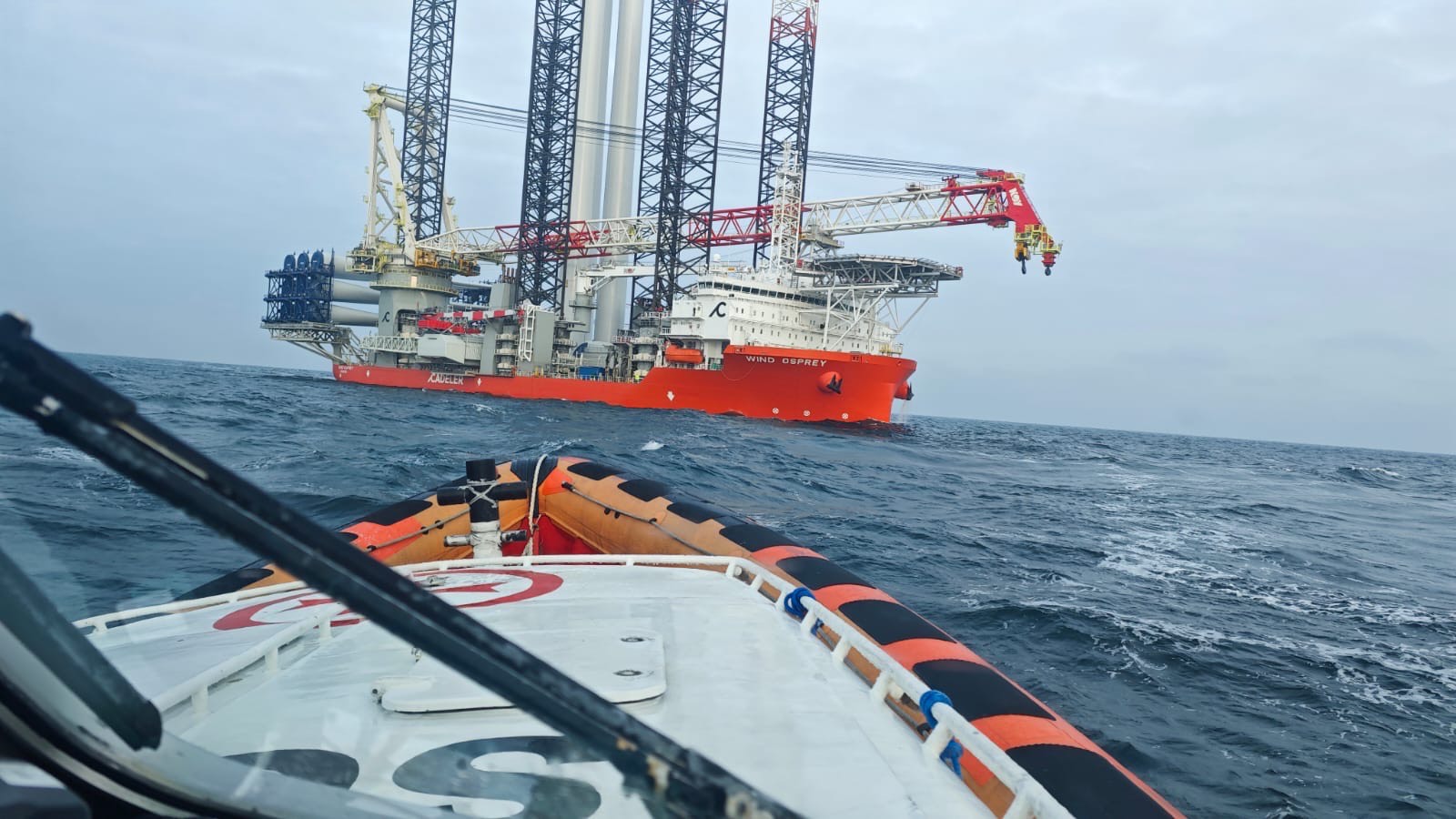 Ratownicy morskiego ewakuują pacjenta