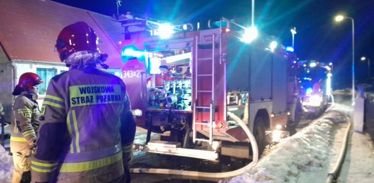 Pożar domu jednorodzinnego w Ustce (fot. Mariusz Jasłowski)