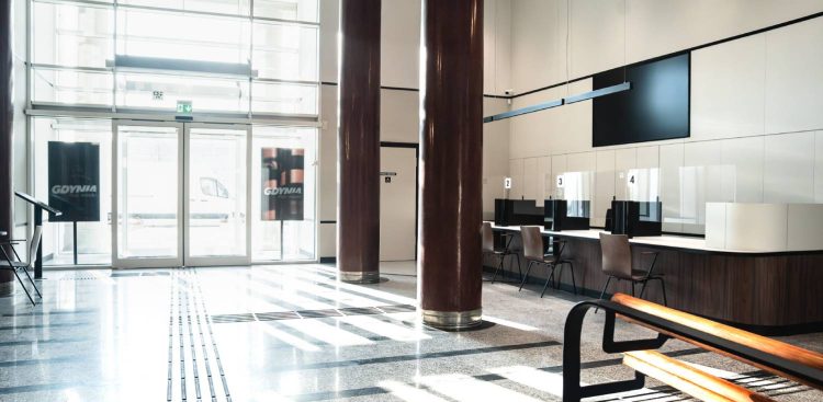 Sala Obsługi Mieszkańców w Urzędzie Miasta Gdyni po remoncie (fot. Kamil Złoch / gdynia.pl)