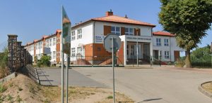 Szkoła Podstawowa w Kielnie (fot. Google Street View)