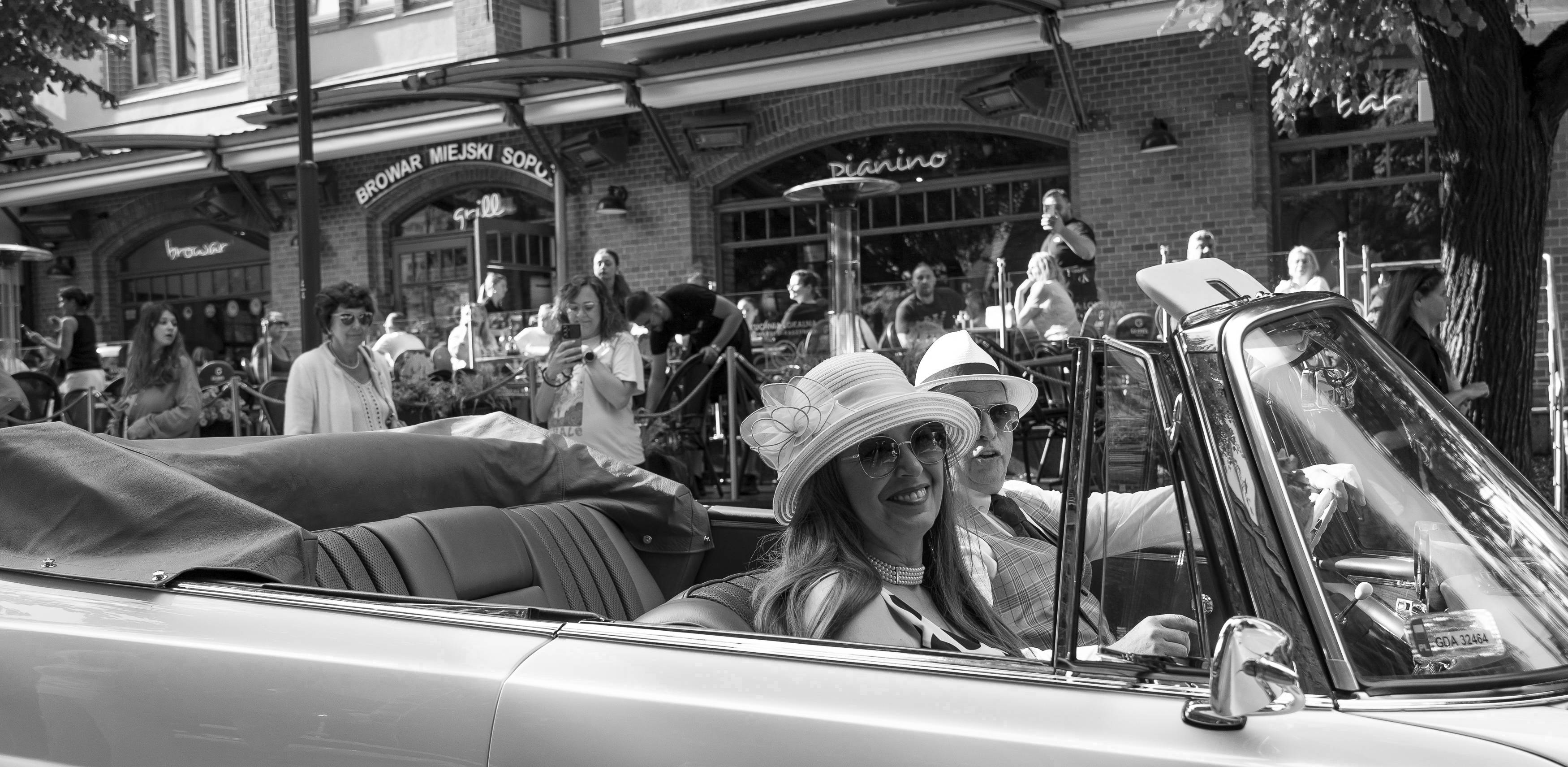 Sopot Jazz Festival 2025. Zabytkowy samochód na wysokości dawnej restauracji Złoty Ul (fot. Anna Bobrowska / KFP)