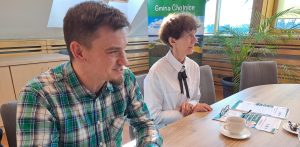 Zalety posiadania małego traktorka wylicza Tomasz Sujak, sołtys Chojniczek w gminie Chojnice (fot. M.Sowisło/Radio Gdańsk)