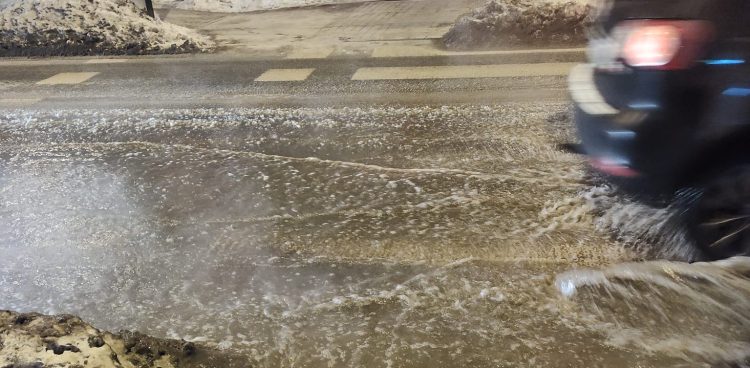 Awaria u zbiegu ulic Bulońskiej i Orańskiej w Gdańsku (Fot. słuchacz Radia Gdańsk)