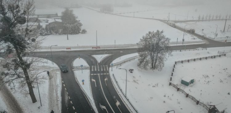Skrzyżowanie ulic: Chwarznieńska-Wiczlińska, po prawej stronie ul. bpa. Pelczara (fot. Zarząd Dróg Miejskich/Marcin Mielewski)