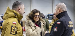 Prezydent Gdańska Aleksandra Dulkiewicz podczas konferencji dotyczącej zadań, jakie realizuje miasto Gdańsk w zakresie ochrony ludności i obrony cywilnej (fot. UM Gdańsk/gdansk.pl/Piotr Wittman)