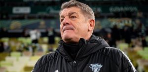 John Carver. Gdańsk, 06.02.2026 r. (fot. Mateusz Słodkowski / KFP / Trojmiasto.pl)