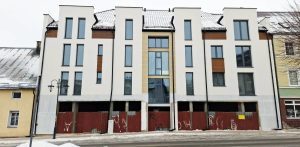 Kamienica przy ul. Wybickiego w Miastku, którą gmina odkupi na cele komunalne (fot. Radio Gdańsk/Dominik Radecki)