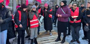 Manifestacja środowisk pro-life przed szpitalem na gdańskiej Zaspie, 15.02.2026 r. (fot. Radio Gdańsk/Filip Jędruch)