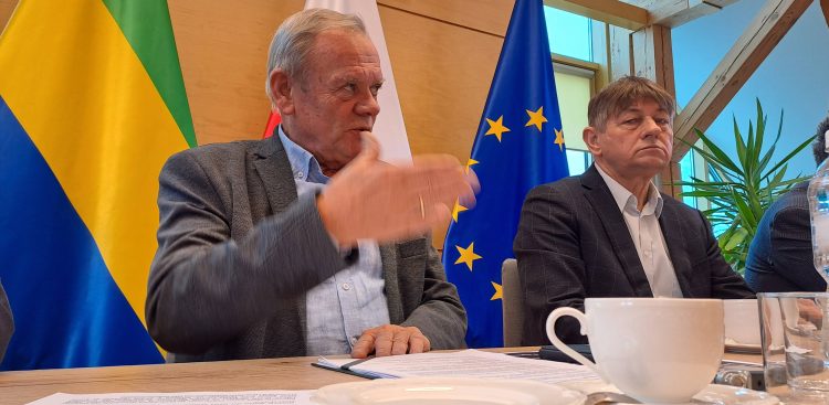 Od lewej: prezes Zakładu Zagospodarowania Odpadów w Nowym Dworze Marek Jankowski, wójt gminy Chojnice Zbigniew Szczepański (fot. Radio Gdańsk/Maria Sowisło)