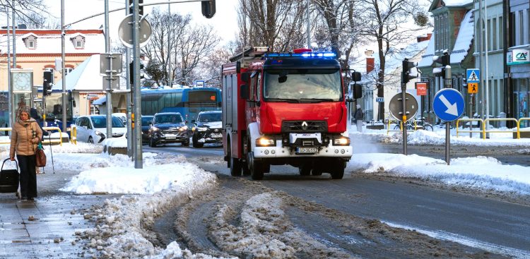 Zdjęcie ilustracyjne. Skrzyżowanie ulic Chopina i Grunwaldzkiej w Pruszczu Gdańskim. 12.01.2026 r. (fot. Daniel Słoboda / KFP)