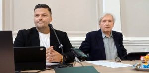 Po lewej: Mariusz Przyszlak, przewodniczący Rady Miejskiej Człuchowa (fot. Radio Gdańsk/Maria Sowisło)