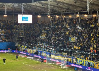 Stadion w Gdyni przed meczem derbowym (fot. Radio Gdańsk/Paweł Marszałkowski)