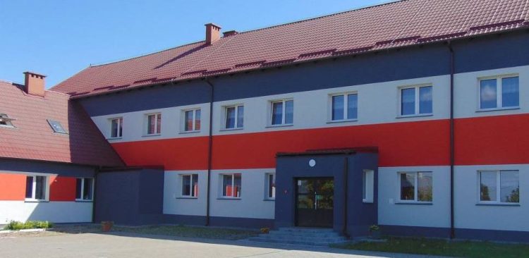 Szkoła Podstawowa w Krzemieniewie, gmina Czarne, woj. pomorskie (fot. SP w Krzemieniewie)