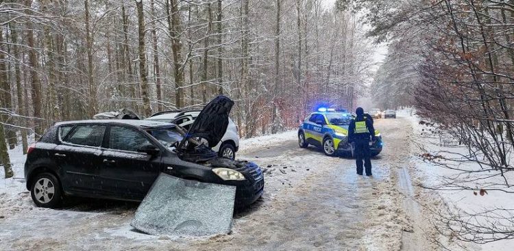 Wypadek w Cewicach (fot. KPP w Lęborku)