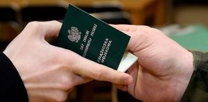 Stawiennictwo przed komisją jest obowiązkowe (Fot. gov.pl)