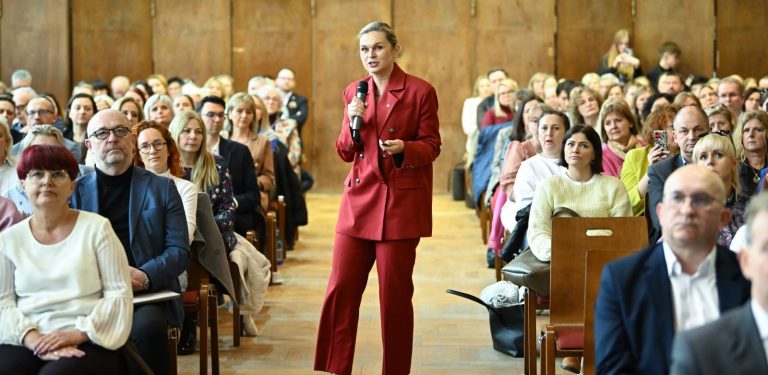 Minister edukacji Barbara Nowacka podczas spotkania z nauczycielami w Lęborku, 19.03.2026 r. (fot. PAP/Andrzej Jackowski)