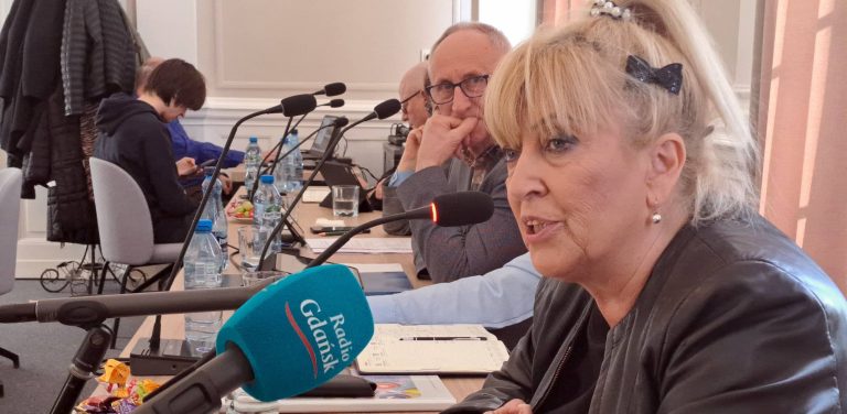 Na pierwszym planie radna Grażyna Misztal (fot. Radio Gdańsk/Maria Sowisło)