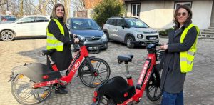 Testy rowerów systemy Mevo w Skarszewach (fot. Facebook/Jacek Pauli)