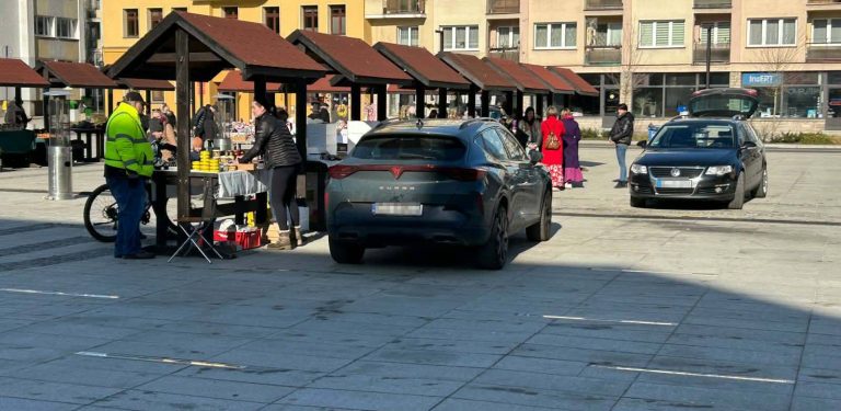 Plamy na rynku w Słupsku (fot. Radio Gdańsk/Łukasz Kosik)