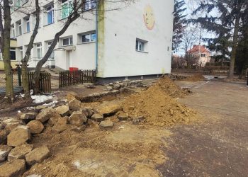 Prace przy instalacji gazowej SP nr 10 w Tczewie (fot. Facebook/Łukasz Brządkowski - Prezydent Miasta Tczewa)