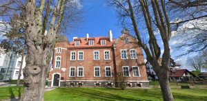 W Prokuraturze Rejonowej w Pucku zatrzymana kobieta usłyszała zarzuty (fot. Google Street View)