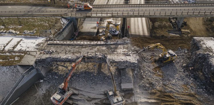 Rozbiórka estakady w ciągu ul. Elbląskiej bezpośrednio nad Trasą Sucharskiego (fot. gdansk.pl/Grzegorz Mehring)