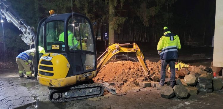 Działania służb na terenie SP nr 10 w Tczewie (fot. Facebook/Łukasz Brządkowski - Prezydent Miasta Tczewa)