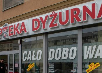 Aptek całodobowych w Ustce nie uświadczymy... (fot. KFP/Anna Rezulak)