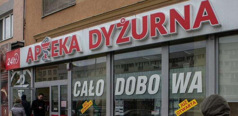 Aptek całodobowych w Ustce nie uświadczymy... (fot. KFP/Anna Rezulak)