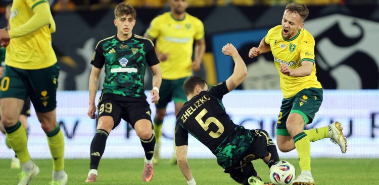 Katowice, 14.03.2026. Pi³karz GKS Katowice Sebastian Milewski (P) i Iwan ¯elizko (2L) z Lechii Gdañsk podczas meczu Ekstraklasy, 24 bm. (gj) PAP/Art Service