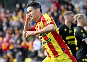 Kielce, 22.03.2026. Zawodnik Korony Kielce Mariusz Stêpiñski cieszy siê z bramki zdobytej z rzutu karnego podczas meczu 26. kolejki pi³karskiej Ekstraklasy z Ark¹ Gdynia, 22bm. (js) PAP/Piotr Polak