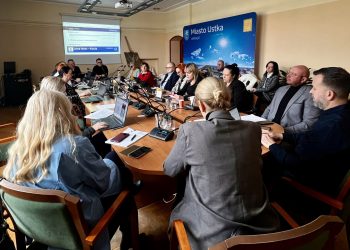 Nadzwyczajne posiedzenie Rady Miasta Ustka ws. uruchomienia konsultacji społecznych odnośnie zmiany granic(fot. Ł.Kosik/Radio Gdańsk)