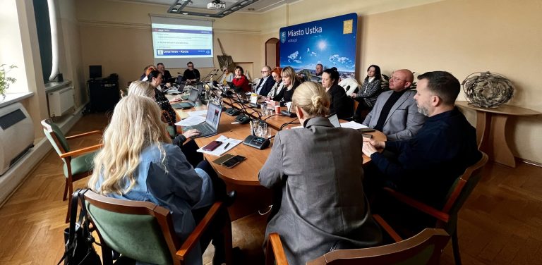 Nadzwyczajne posiedzenie Rady Miasta Ustka ws. uruchomienia konsultacji społecznych odnośnie zmiany granic(fot. Ł.Kosik/Radio Gdańsk)