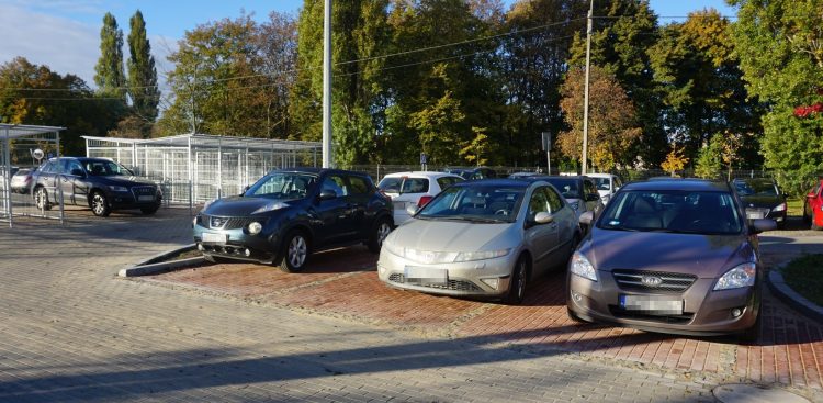 Parking przy dworcu PKP w Pruszczu Gdańskim (fot. Miasto Pruszcz Gdański)